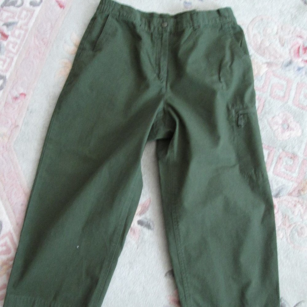 Villager by Liz Claiborne Petites Green Cargo Capris